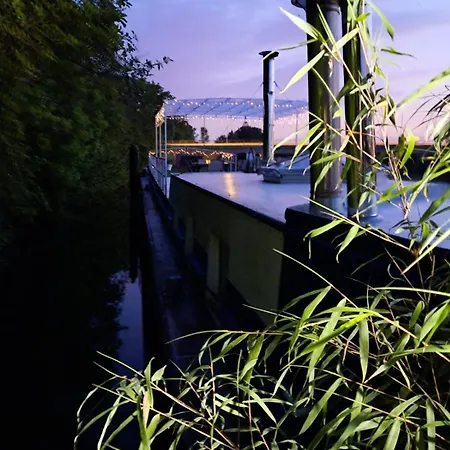 Peniche Amadeus Conviviale Et Cosy , Proche De Et De Paris Botel *
